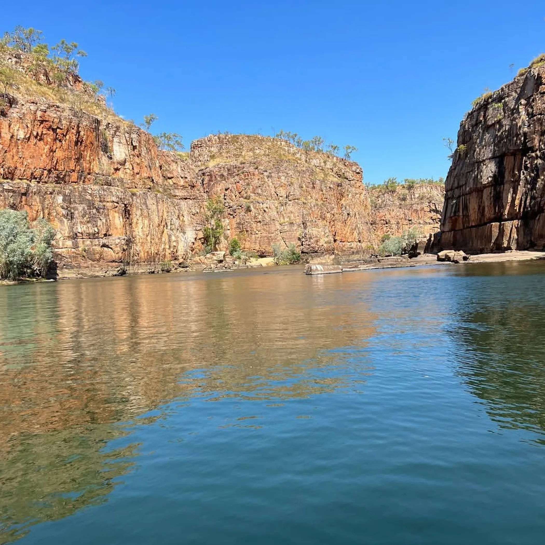 nitmiluk national park water and cliffs