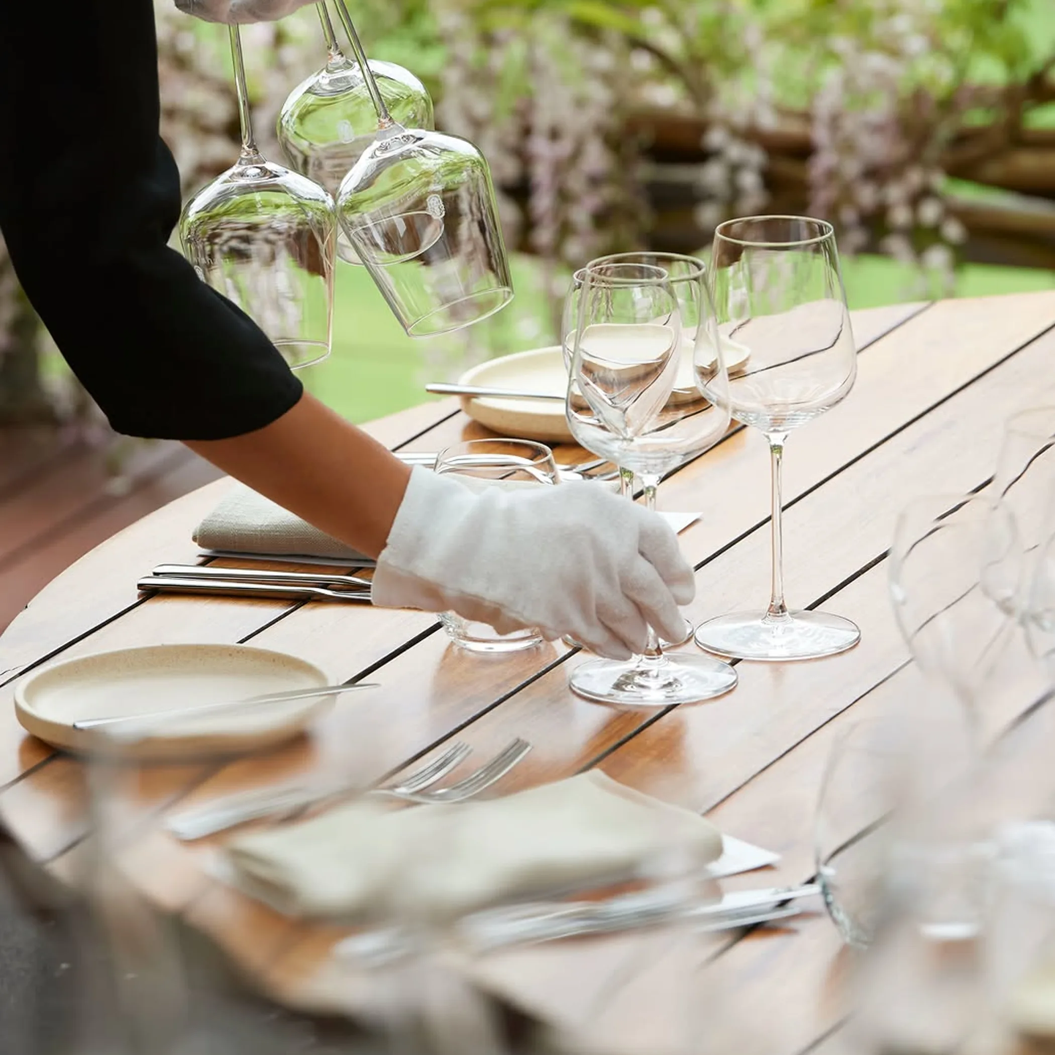 outdoor wine tasting table setting