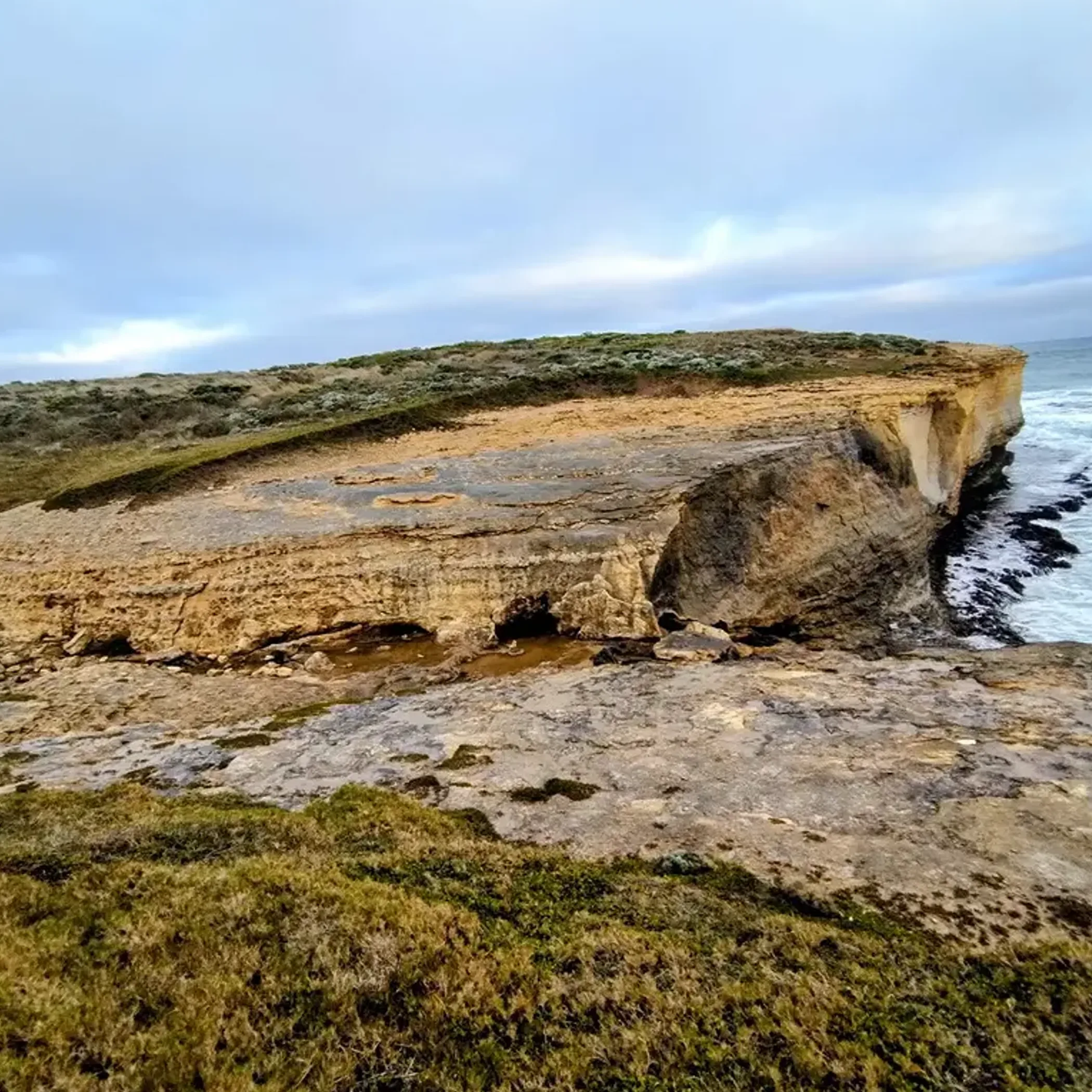london bridge coastline on great ocean road