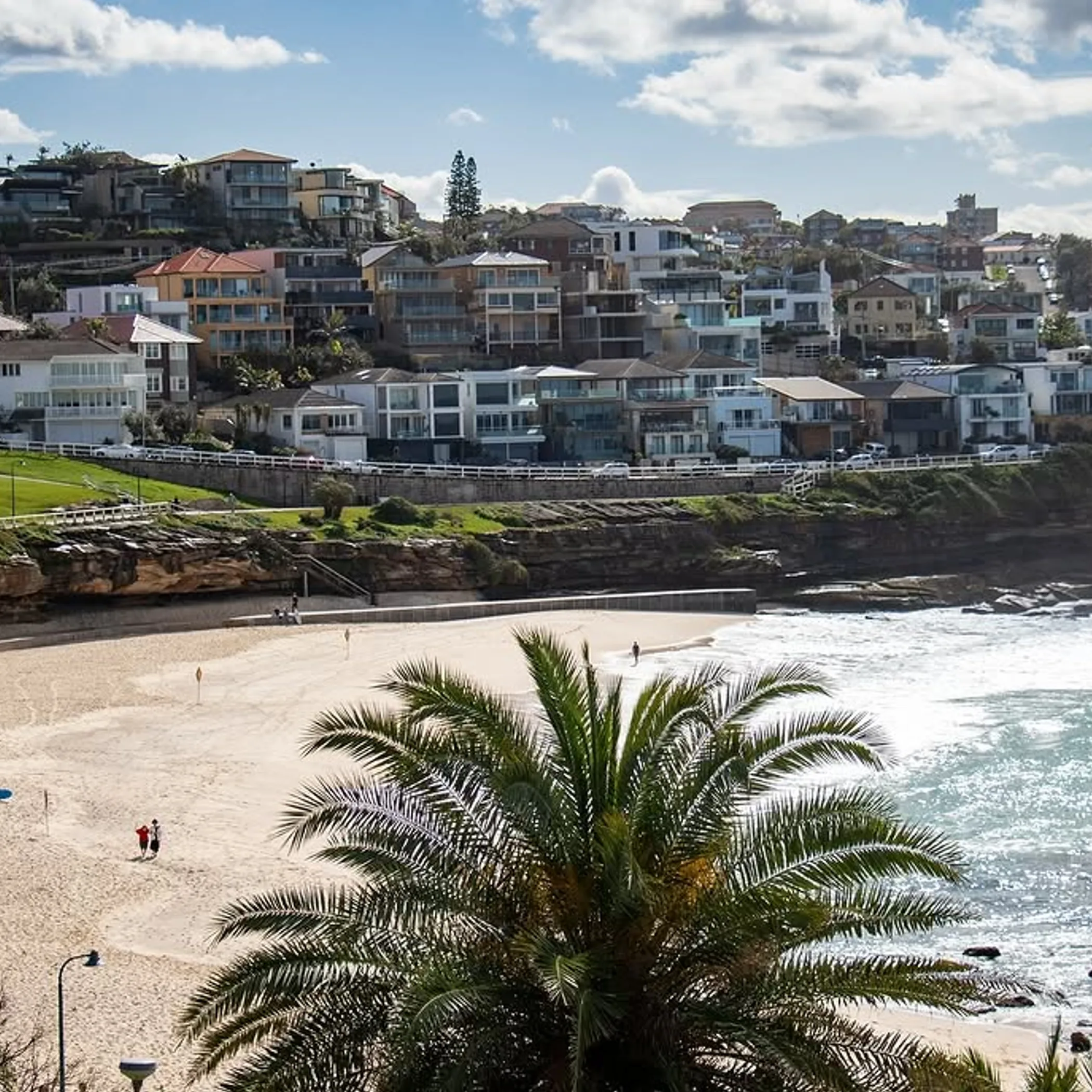 bronte beach shoreline cliffs